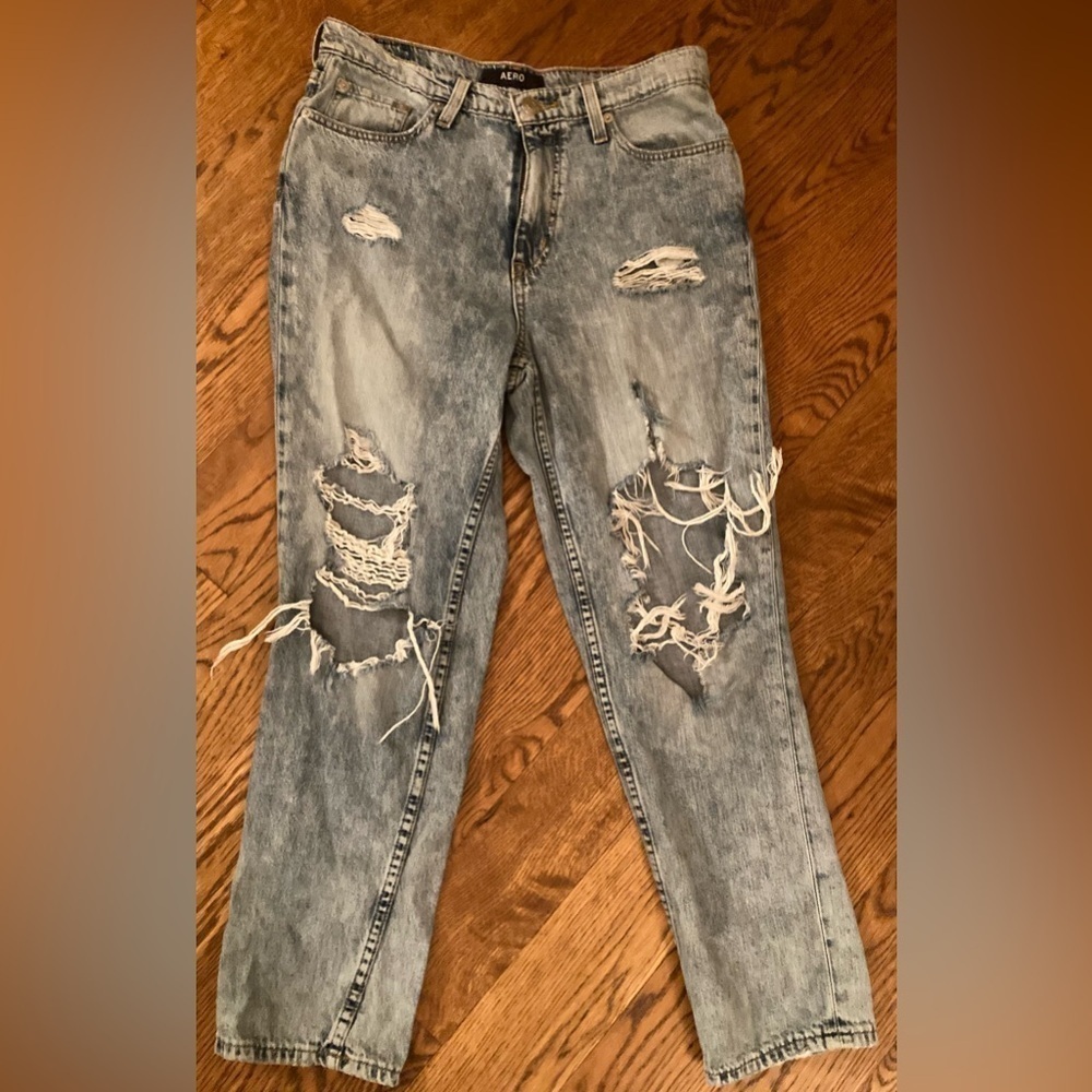 Aero Womens Mom Jeans destroyed, Light Wash Flat Front Denim Size 8
